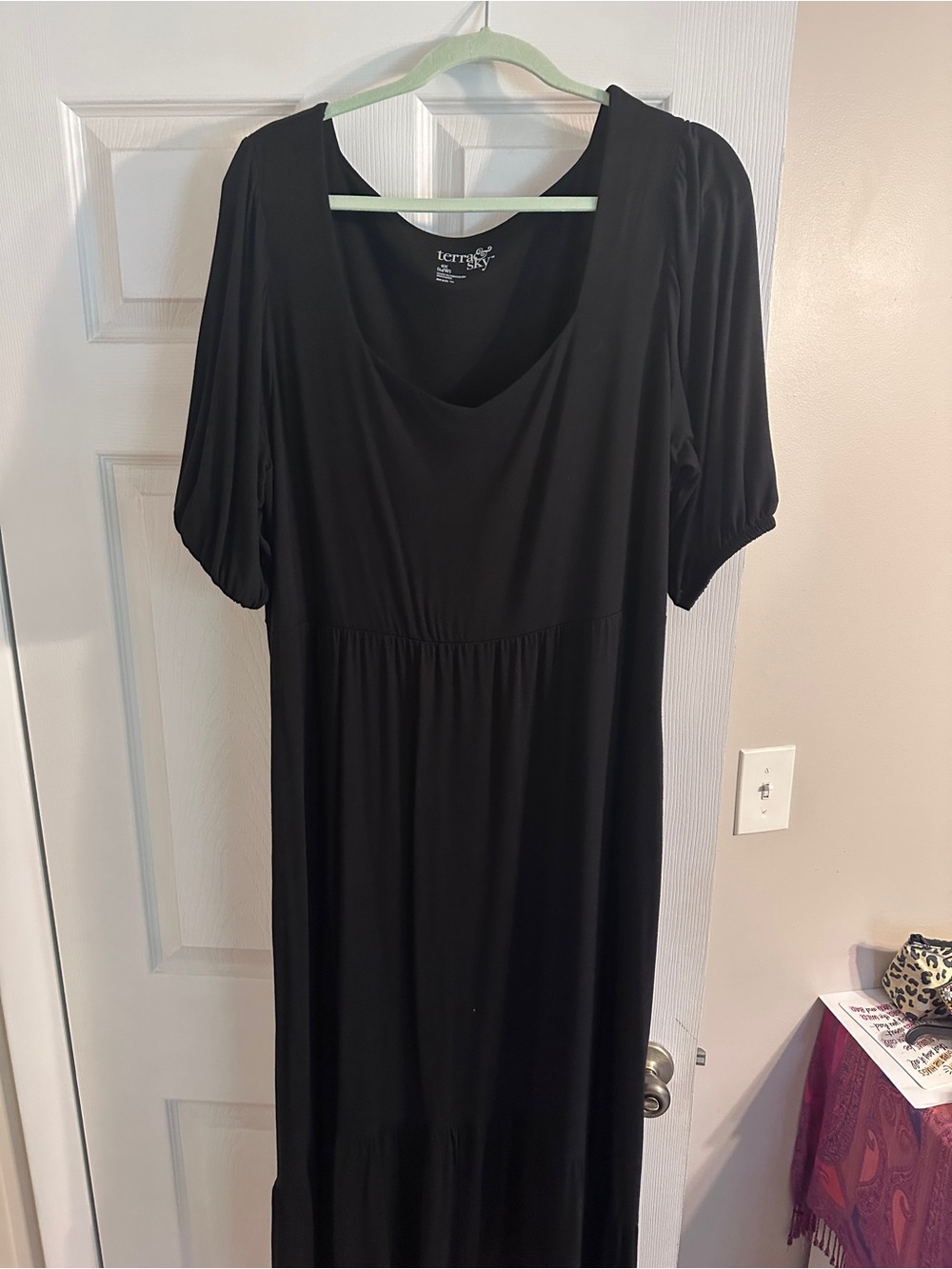Terra & Sky Black Scoop-Neck Maxi with Short Puff Sleeves